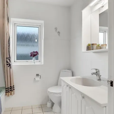 2 Bedroom Lovely In *