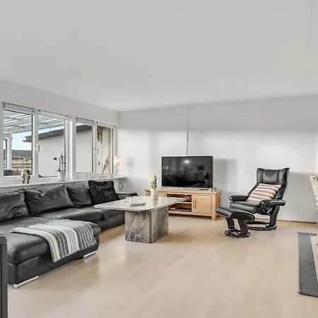 2 Bedroom Lovely In *