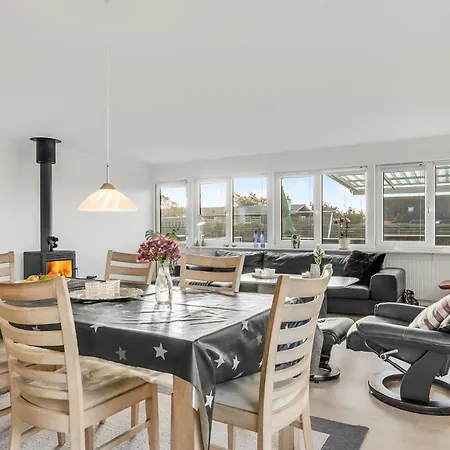 2 Bedroom Lovely In *