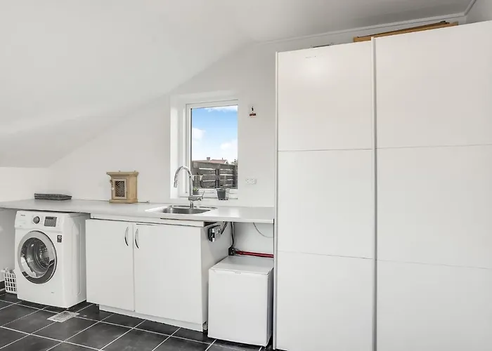 2 Bedroom Lovely In