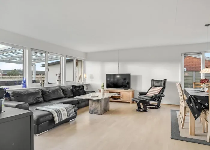 2 Bedroom Lovely In *